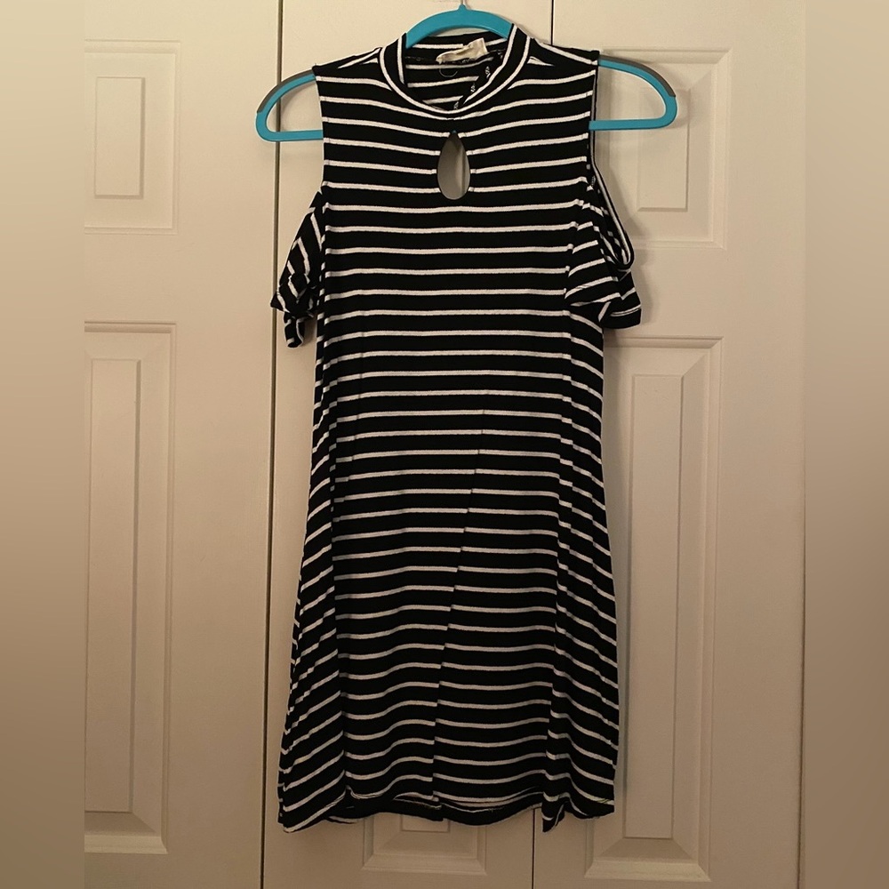 Size Large (Juniors) no comment Black and White Striped Short Sleeve Dress